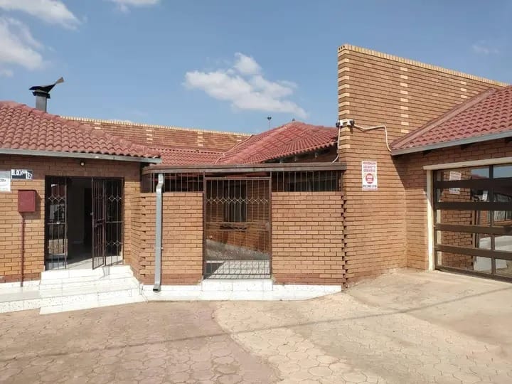 4 Bedroom Property for Sale in Soshanguve HH Gauteng