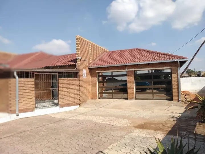 4 Bedroom Property for Sale in Soshanguve HH Gauteng