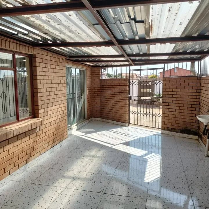 4 Bedroom Property for Sale in Soshanguve HH Gauteng