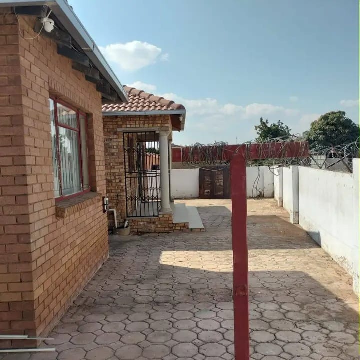 4 Bedroom Property for Sale in Soshanguve HH Gauteng