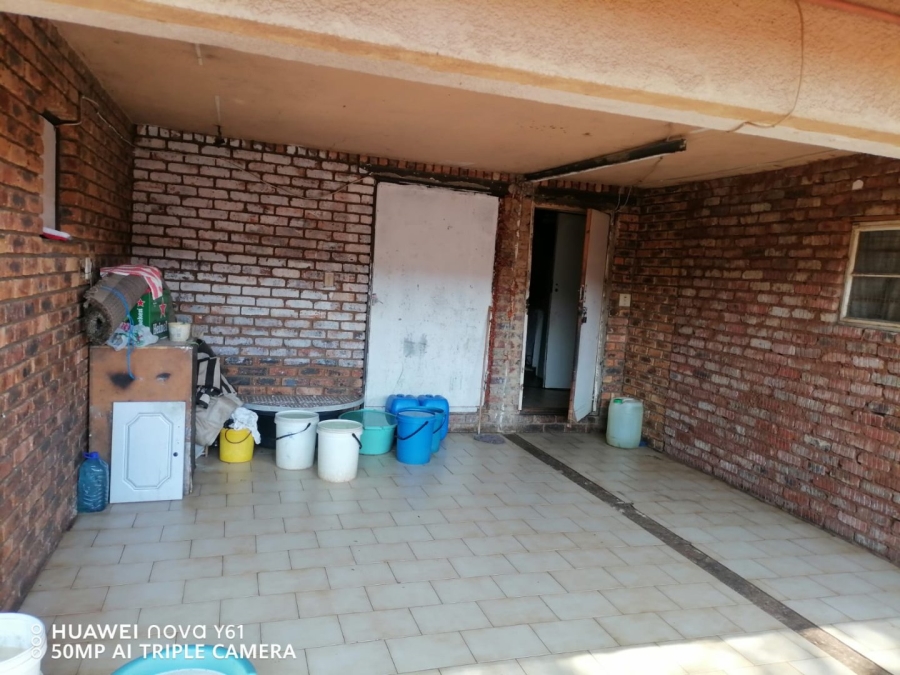 8 Bedroom Property for Sale in Bertrams Gauteng