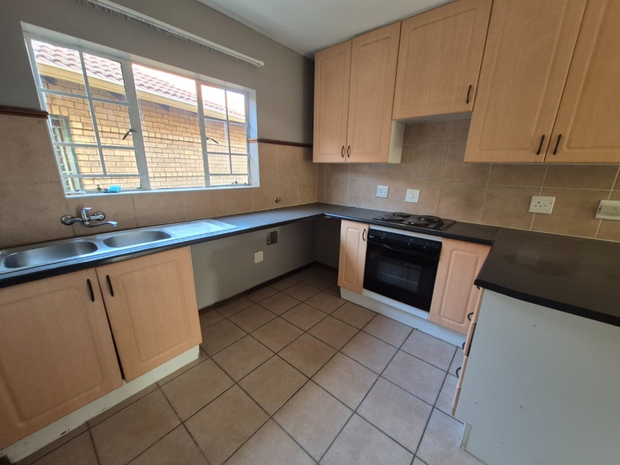 3 Bedroom Property for Sale in Die Hoewes Gauteng