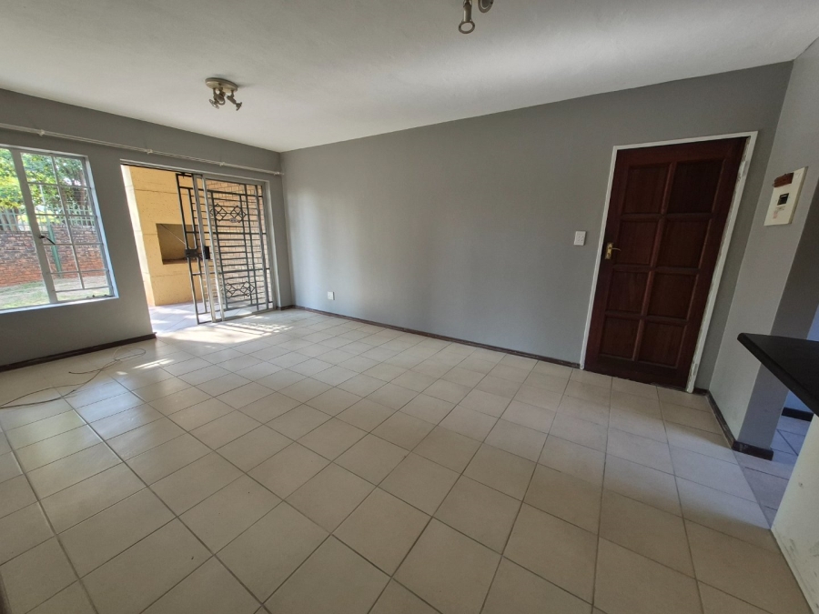 3 Bedroom Property for Sale in Die Hoewes Gauteng