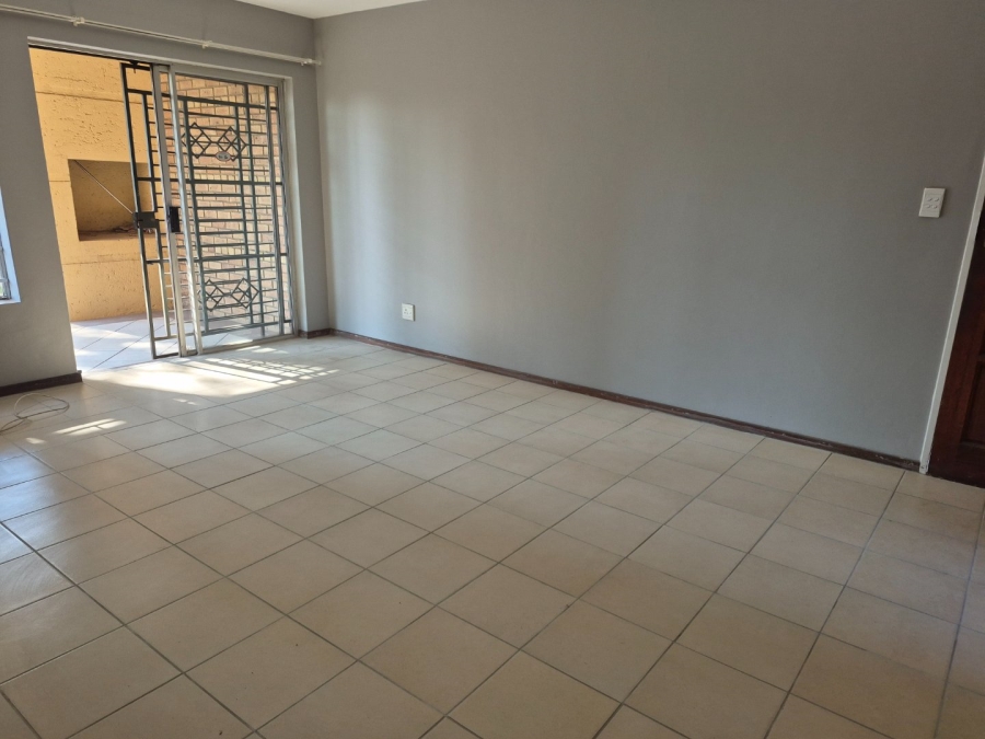 3 Bedroom Property for Sale in Die Hoewes Gauteng