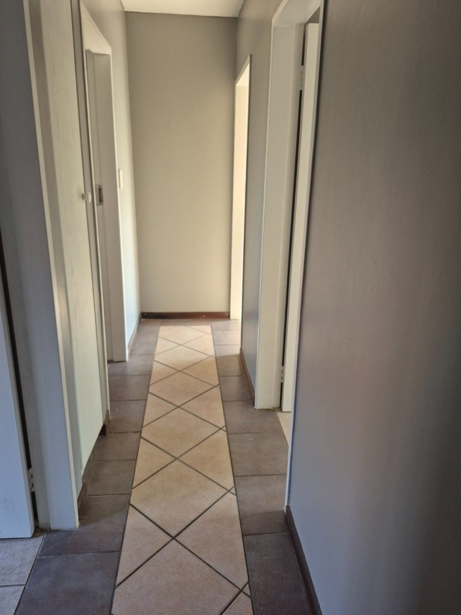 3 Bedroom Property for Sale in Die Hoewes Gauteng