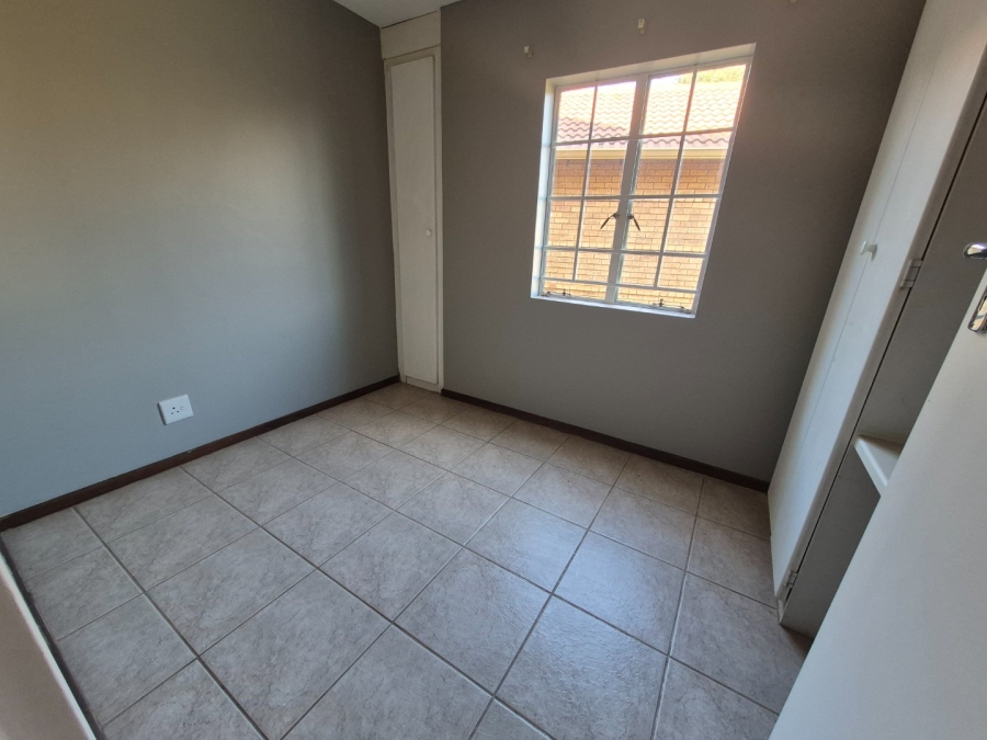 3 Bedroom Property for Sale in Die Hoewes Gauteng