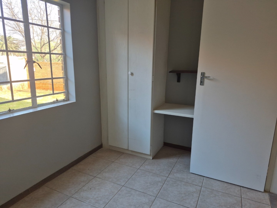 3 Bedroom Property for Sale in Die Hoewes Gauteng