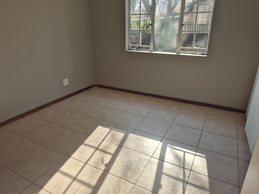 3 Bedroom Property for Sale in Die Hoewes Gauteng