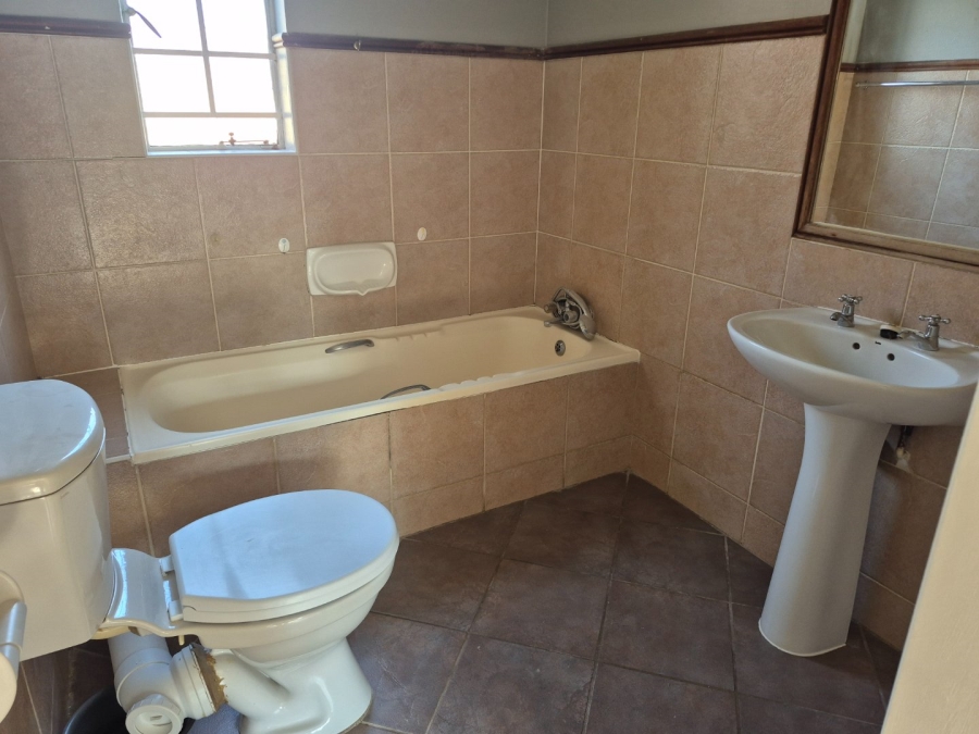 3 Bedroom Property for Sale in Die Hoewes Gauteng