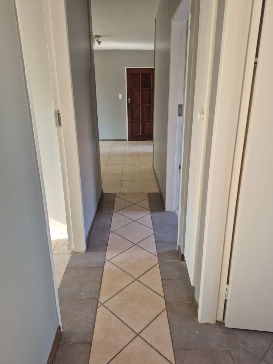 3 Bedroom Property for Sale in Die Hoewes Gauteng