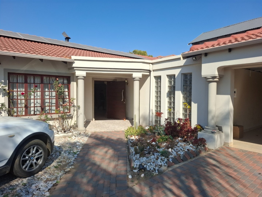 To Let 5 Bedroom Property for Rent in Greenstone Hill Gauteng