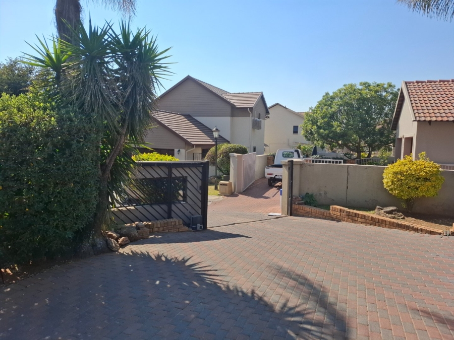 To Let 5 Bedroom Property for Rent in Greenstone Hill Gauteng