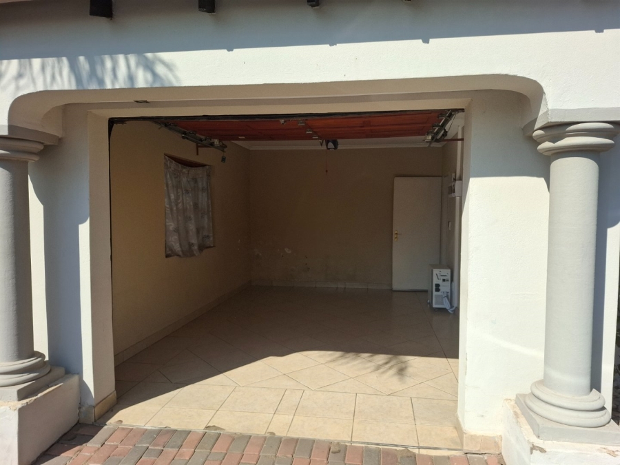 To Let 5 Bedroom Property for Rent in Greenstone Hill Gauteng