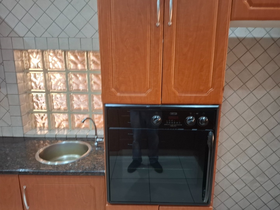 To Let 5 Bedroom Property for Rent in Greenstone Hill Gauteng