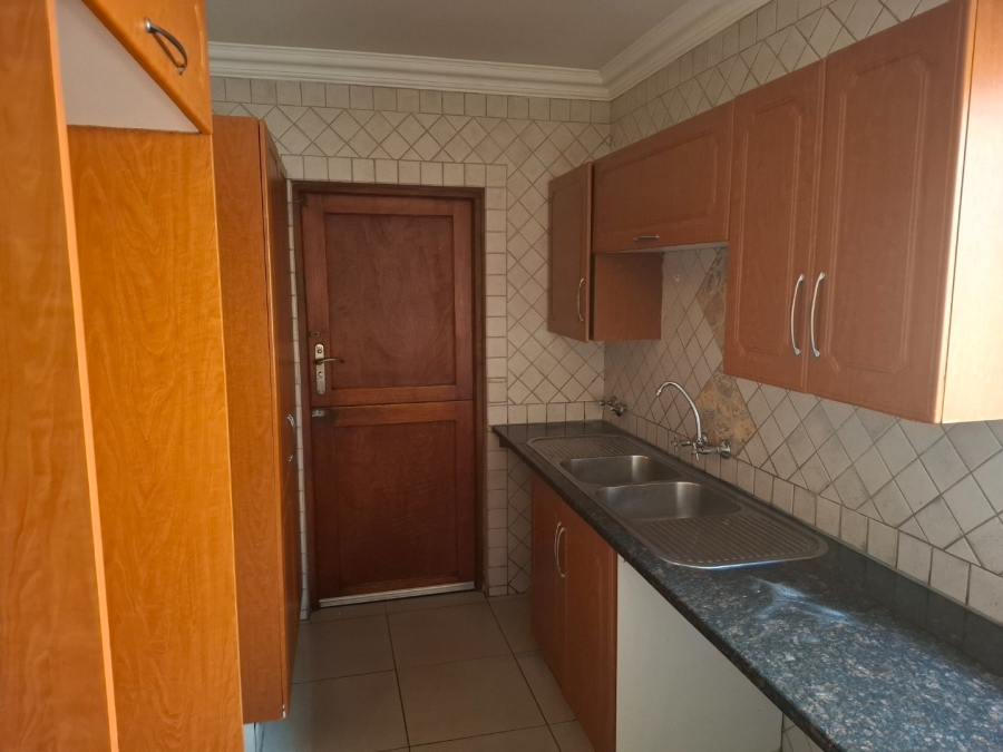 To Let 5 Bedroom Property for Rent in Greenstone Hill Gauteng