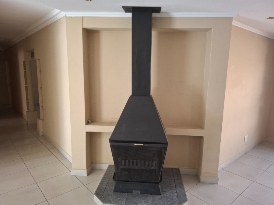 To Let 5 Bedroom Property for Rent in Greenstone Hill Gauteng