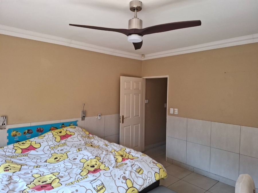 To Let 5 Bedroom Property for Rent in Greenstone Hill Gauteng
