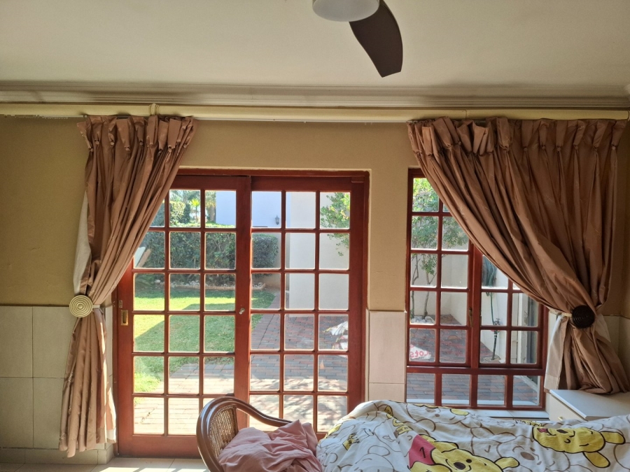 To Let 5 Bedroom Property for Rent in Greenstone Hill Gauteng