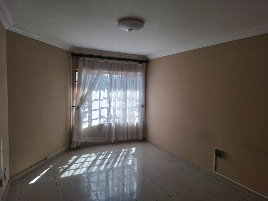To Let 5 Bedroom Property for Rent in Greenstone Hill Gauteng
