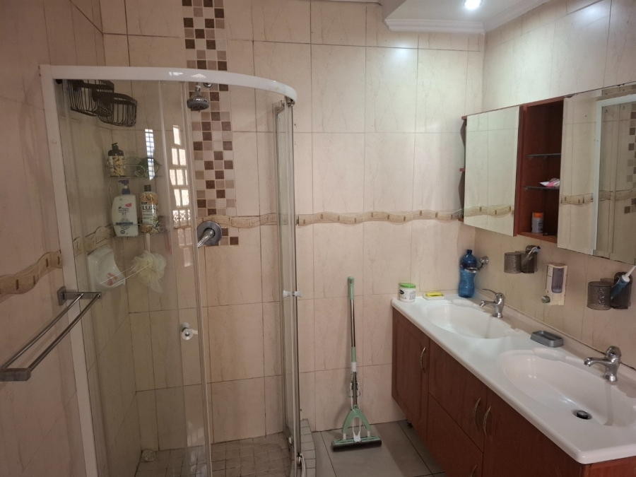 To Let 5 Bedroom Property for Rent in Greenstone Hill Gauteng