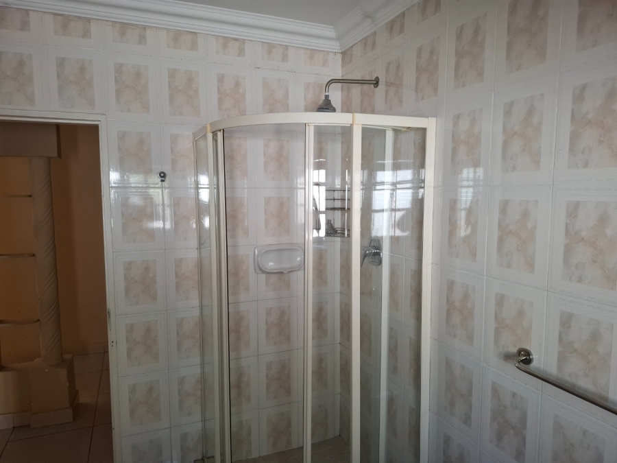 To Let 5 Bedroom Property for Rent in Greenstone Hill Gauteng