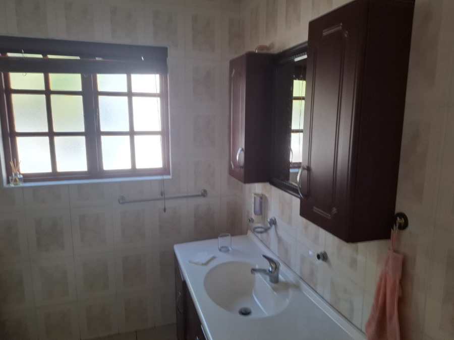 To Let 5 Bedroom Property for Rent in Greenstone Hill Gauteng