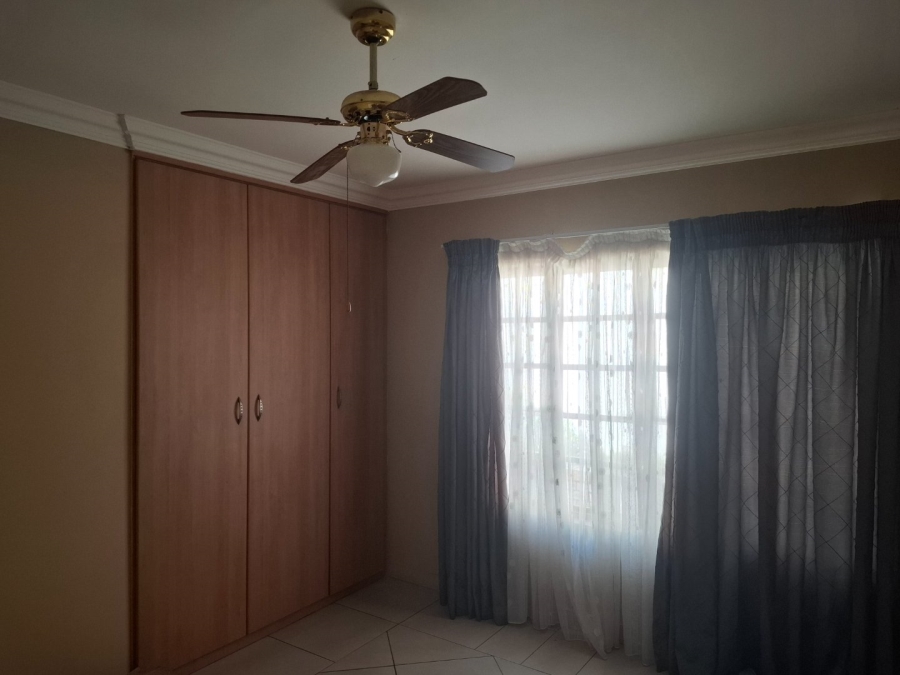 To Let 5 Bedroom Property for Rent in Greenstone Hill Gauteng