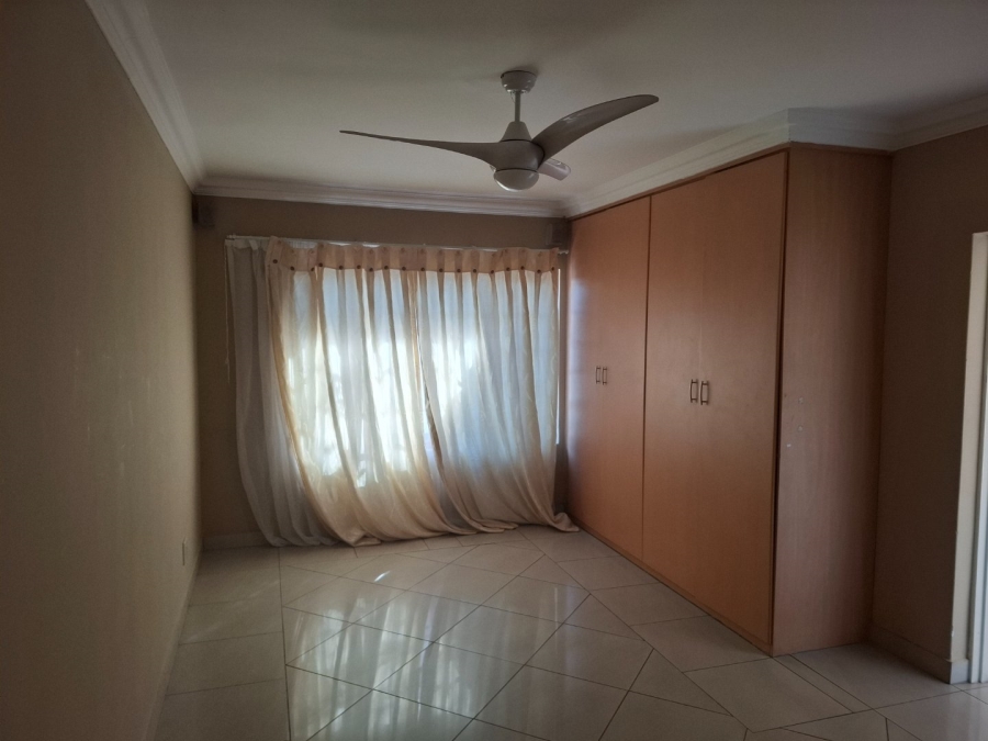 To Let 5 Bedroom Property for Rent in Greenstone Hill Gauteng