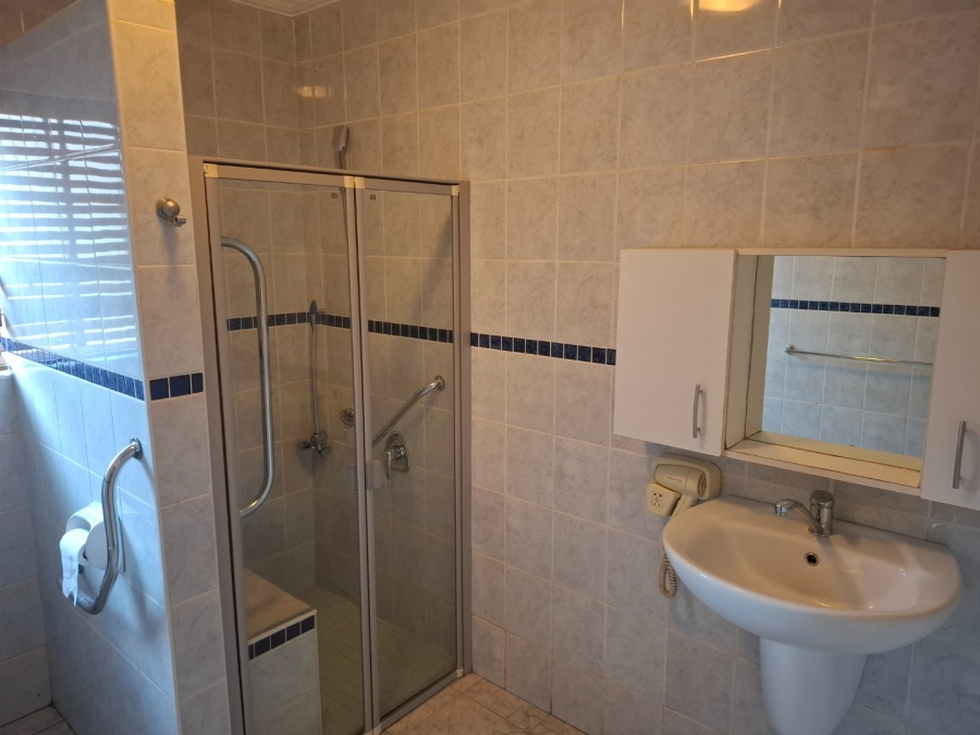 To Let 5 Bedroom Property for Rent in Greenstone Hill Gauteng