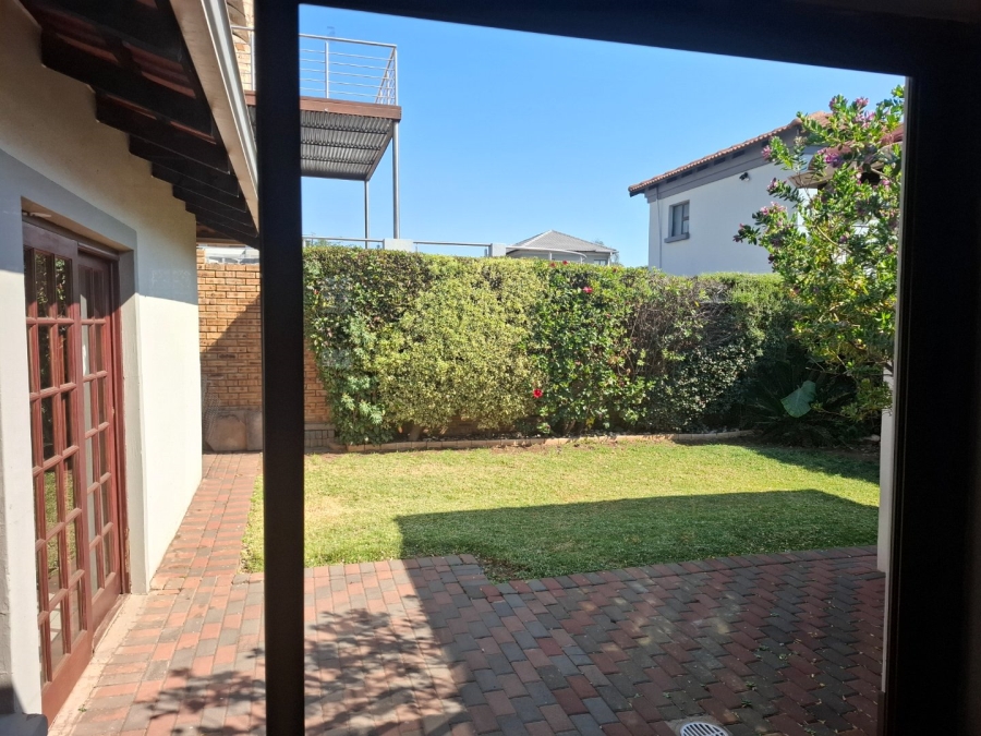 To Let 5 Bedroom Property for Rent in Greenstone Hill Gauteng