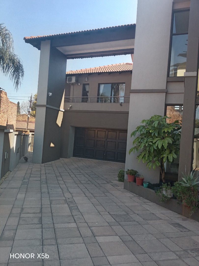 6 Bedroom Property for Sale in Sunward Park Gauteng