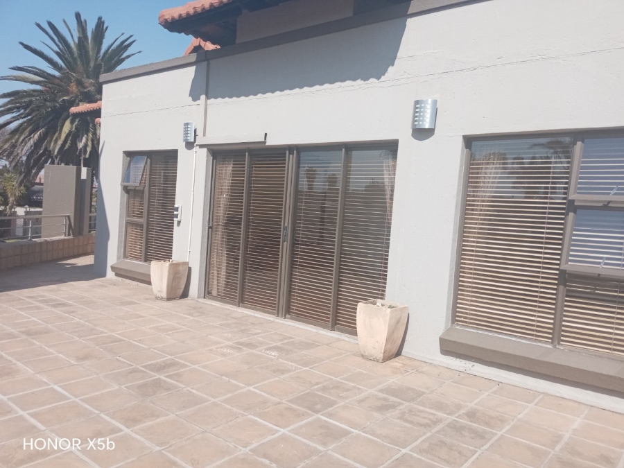6 Bedroom Property for Sale in Sunward Park Gauteng