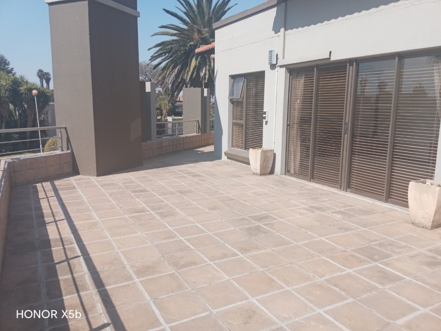 6 Bedroom Property for Sale in Sunward Park Gauteng