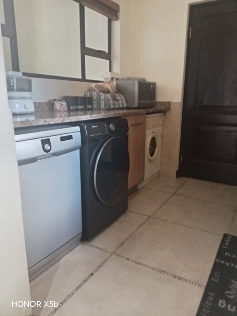 6 Bedroom Property for Sale in Sunward Park Gauteng