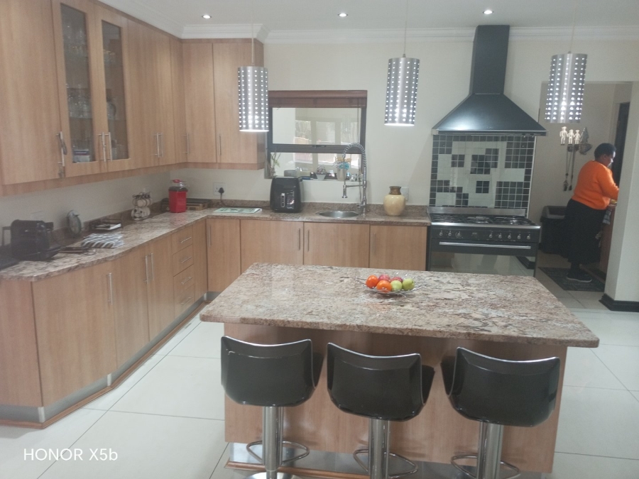 6 Bedroom Property for Sale in Sunward Park Gauteng