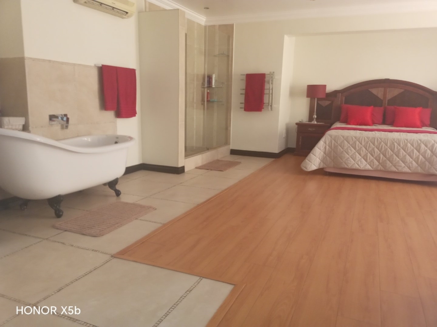 6 Bedroom Property for Sale in Sunward Park Gauteng