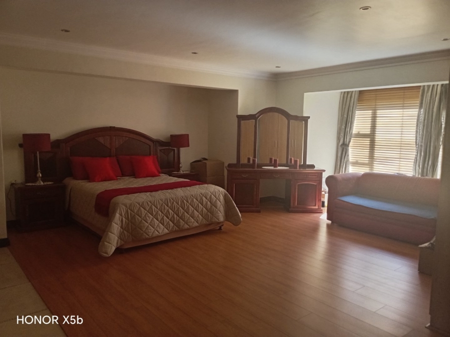 6 Bedroom Property for Sale in Sunward Park Gauteng
