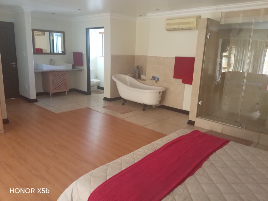 6 Bedroom Property for Sale in Sunward Park Gauteng