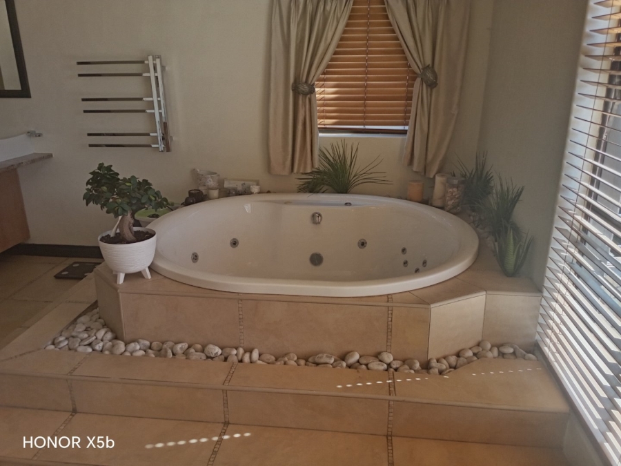 6 Bedroom Property for Sale in Sunward Park Gauteng
