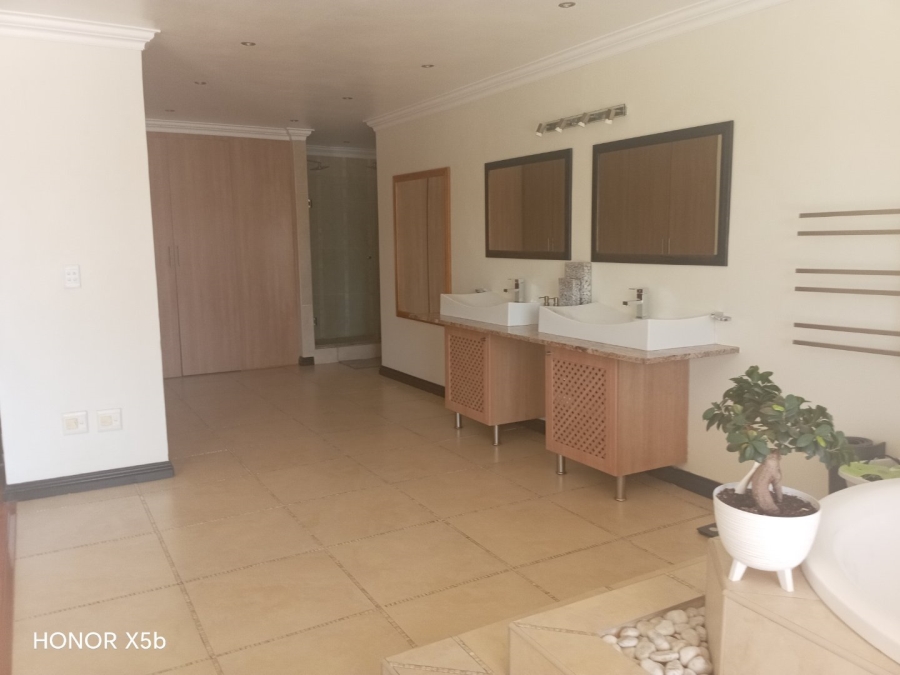 6 Bedroom Property for Sale in Sunward Park Gauteng