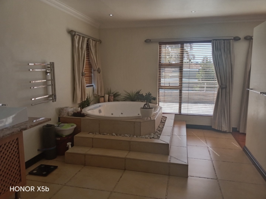 6 Bedroom Property for Sale in Sunward Park Gauteng