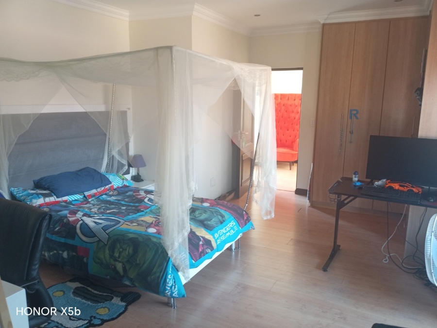 6 Bedroom Property for Sale in Sunward Park Gauteng