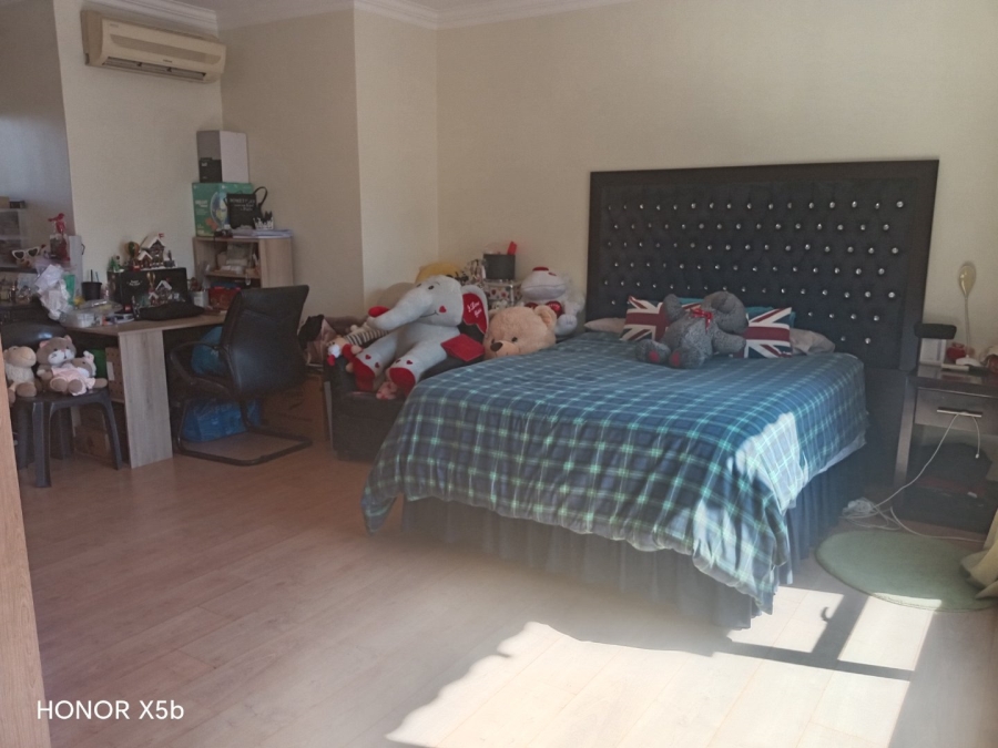 6 Bedroom Property for Sale in Sunward Park Gauteng