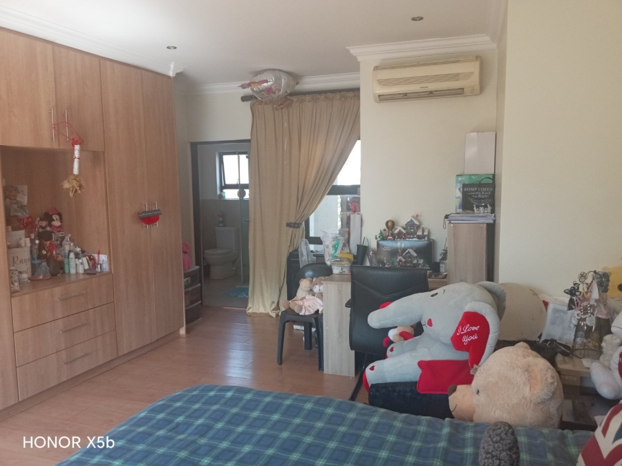 6 Bedroom Property for Sale in Sunward Park Gauteng