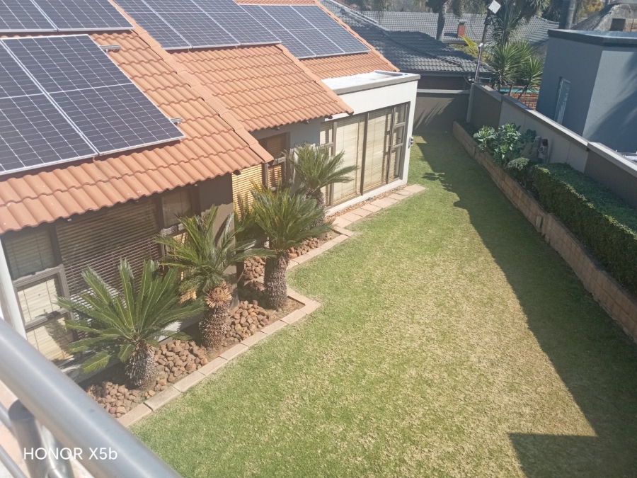 6 Bedroom Property for Sale in Sunward Park Gauteng