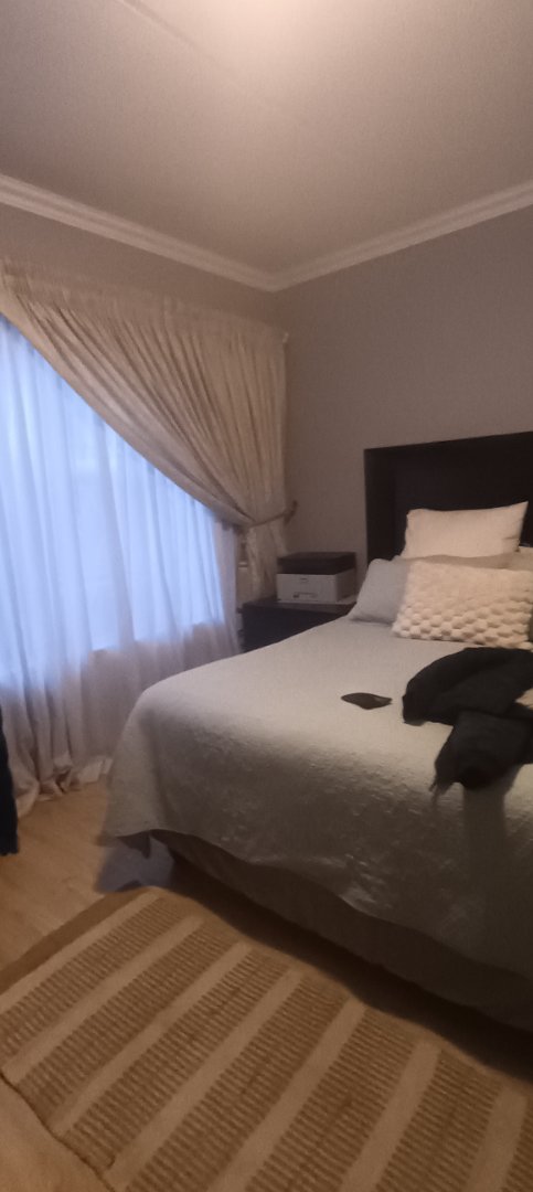 2 Bedroom Property for Sale in Vorna Valley Gauteng