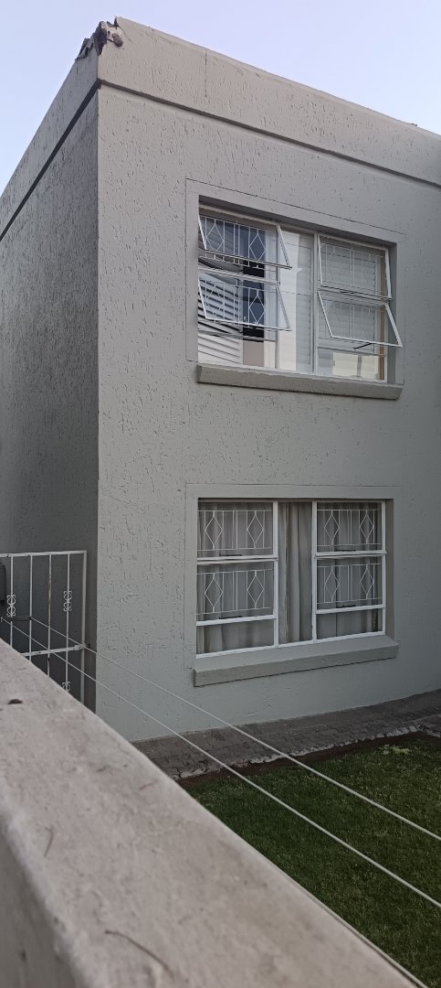 2 Bedroom Property for Sale in Vorna Valley Gauteng