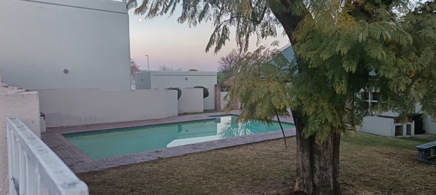 2 Bedroom Property for Sale in Vorna Valley Gauteng