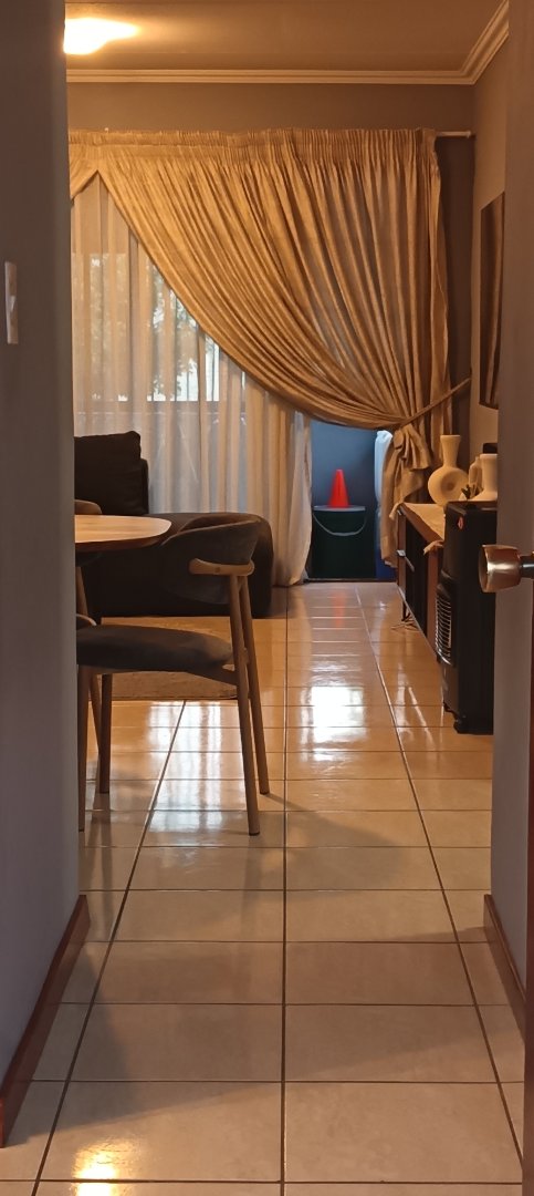 2 Bedroom Property for Sale in Vorna Valley Gauteng