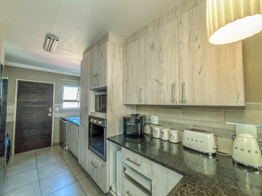 3 Bedroom Property for Sale in Rooihuiskraal North Gauteng
